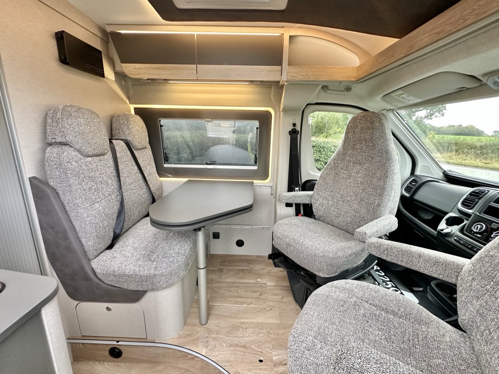 New Globecar Elegance Campscout Artense Grey 2024 (35) (Medium)