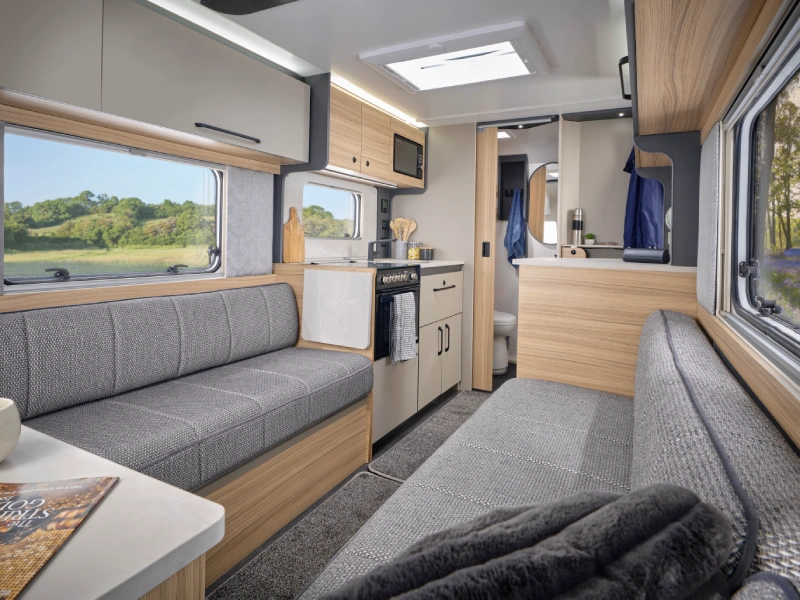 Bailey Phoenix Black 420 Caravan