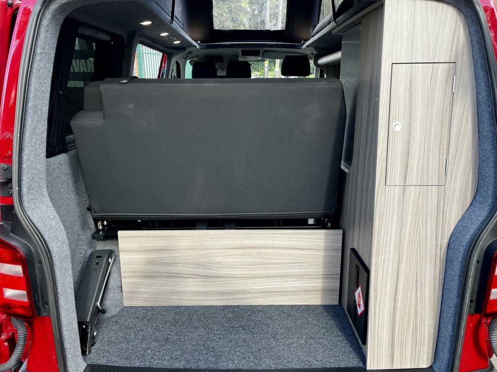 VW t6.1 Redline Classic (12) (Medium)