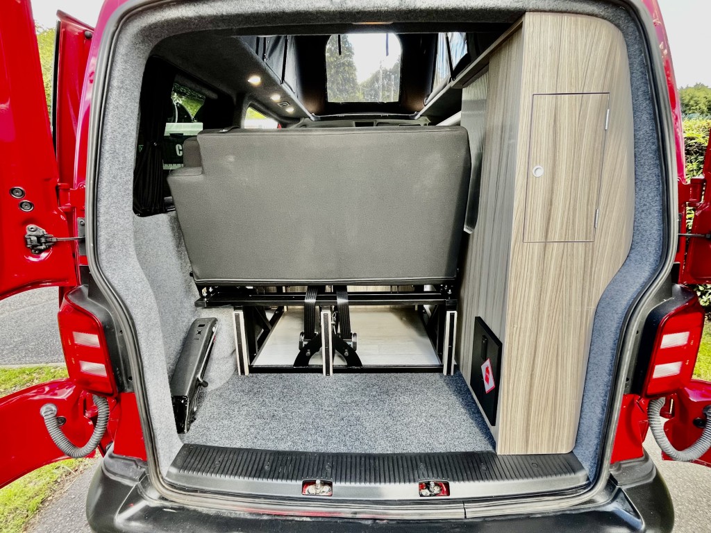VW t6.1 Redline Classic (13) (Medium)