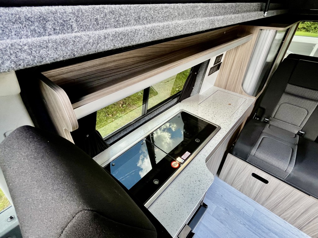 VW t6.1 Redline Classic (18) (Medium)