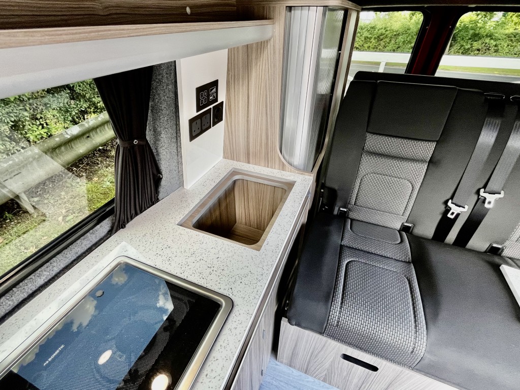 VW t6.1 Redline Classic (19) (Medium)