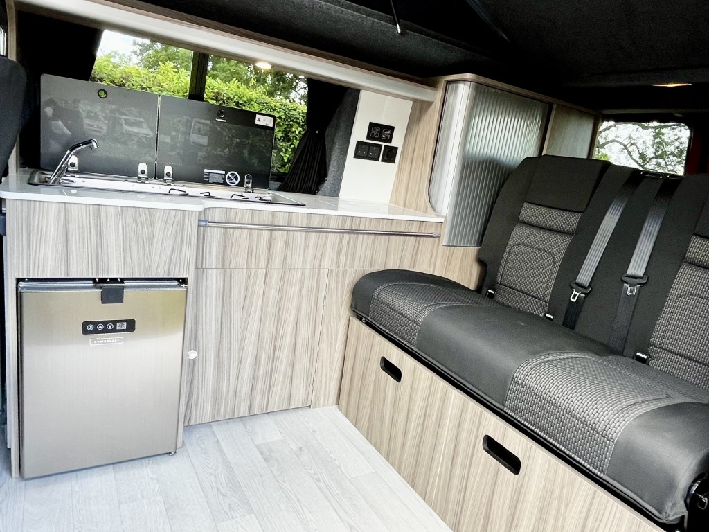 VW t6.1 Redline Classic (5) (Medium)