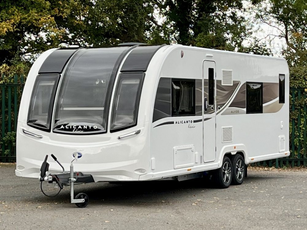New Bailey Alicanto Grande Deluxe Alvor (2026) - Island bed Caravan
